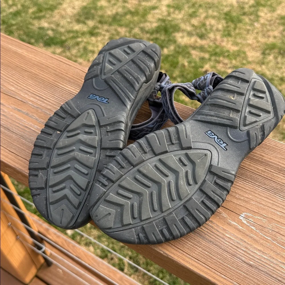Teva Hurricane Sandals. Black / Blue Size 11